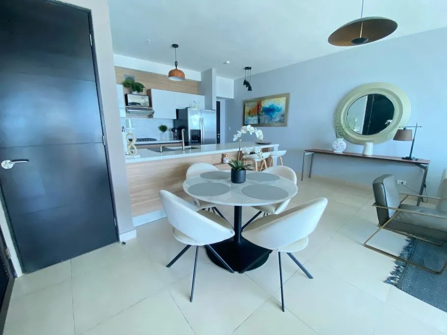 Alquiler de apartamento en Avenida Balboa, frente al mar