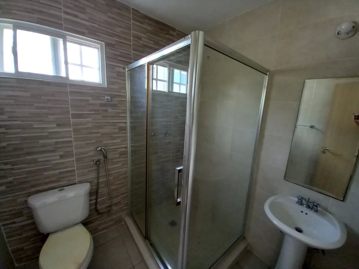 Venta de casa reposeída, Paseo del Norte, PH Victoria, Brisas del Golf