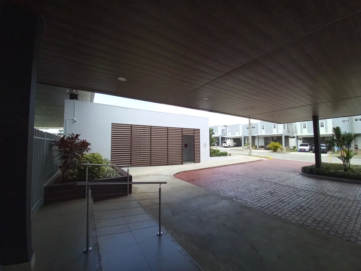 Duplex For Sale in Brisas del Golf