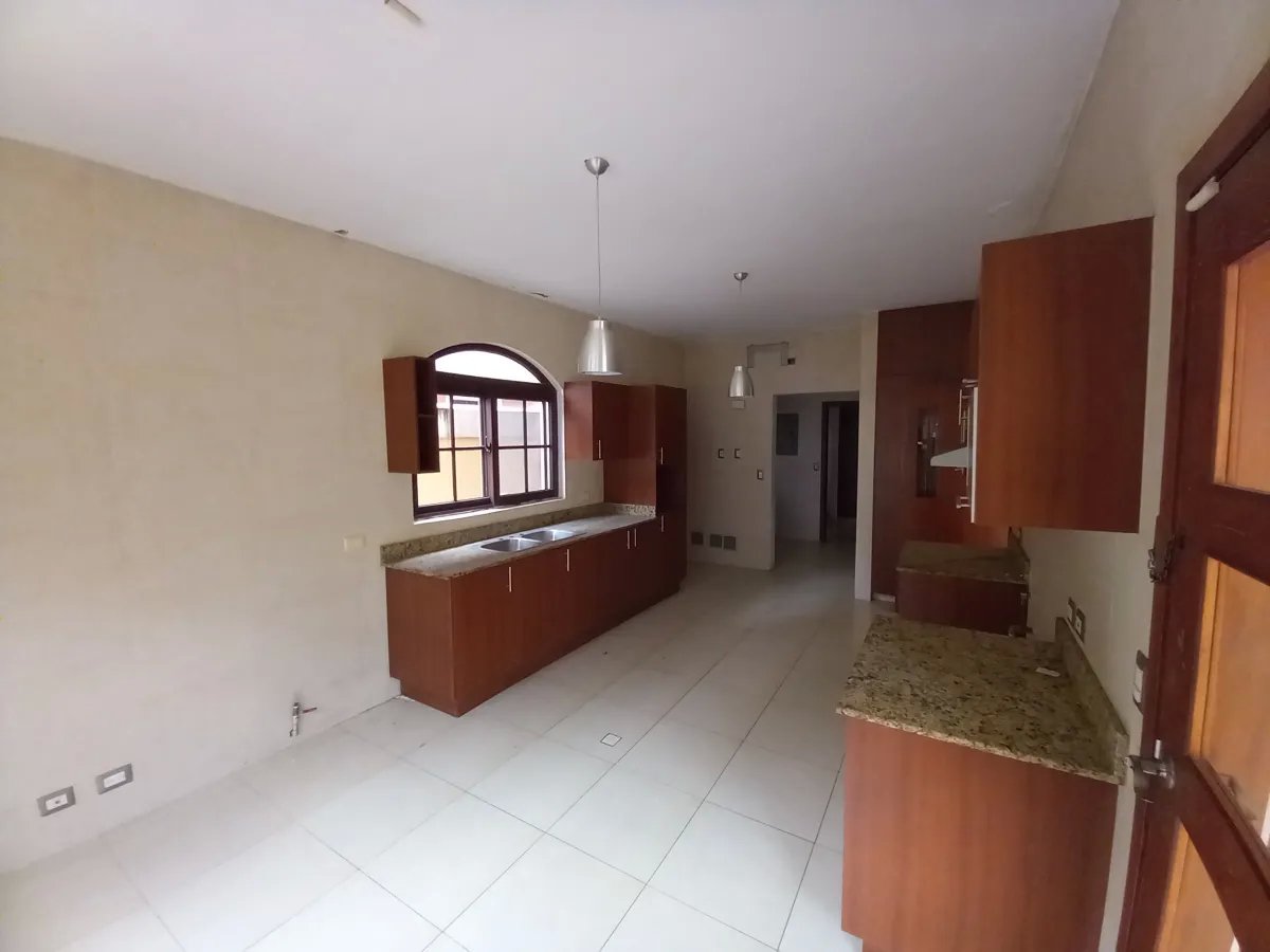 Venta de casa reposeída PH El Doral, Costa Sur