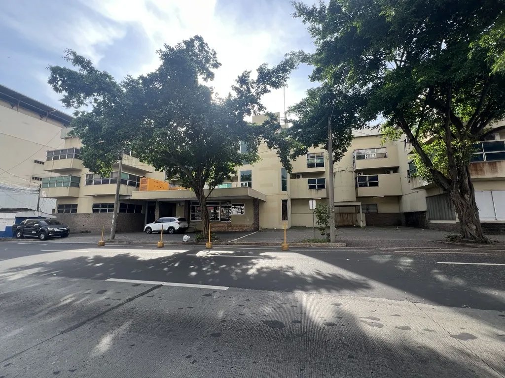 Se vende edificio de oficinas en Avenida Perú