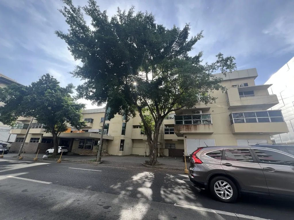 Se vende edificio de oficinas en Avenida Perú