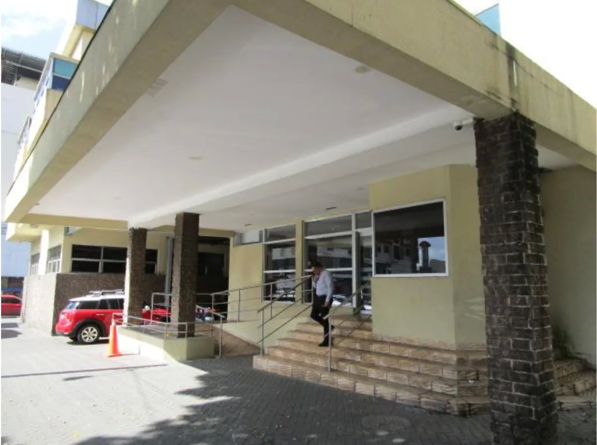Se vende edificio de oficinas en Avenida Perú