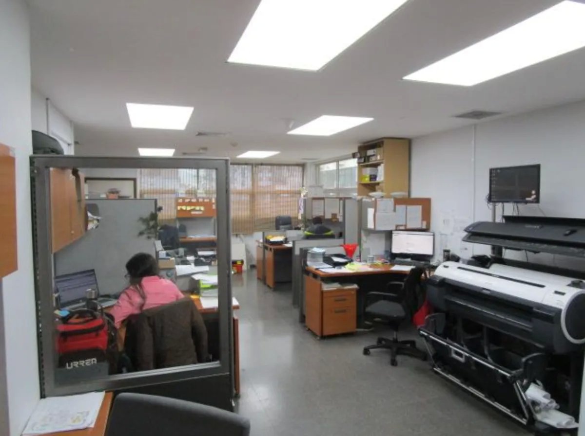 Se vende edificio de oficinas en Avenida Perú