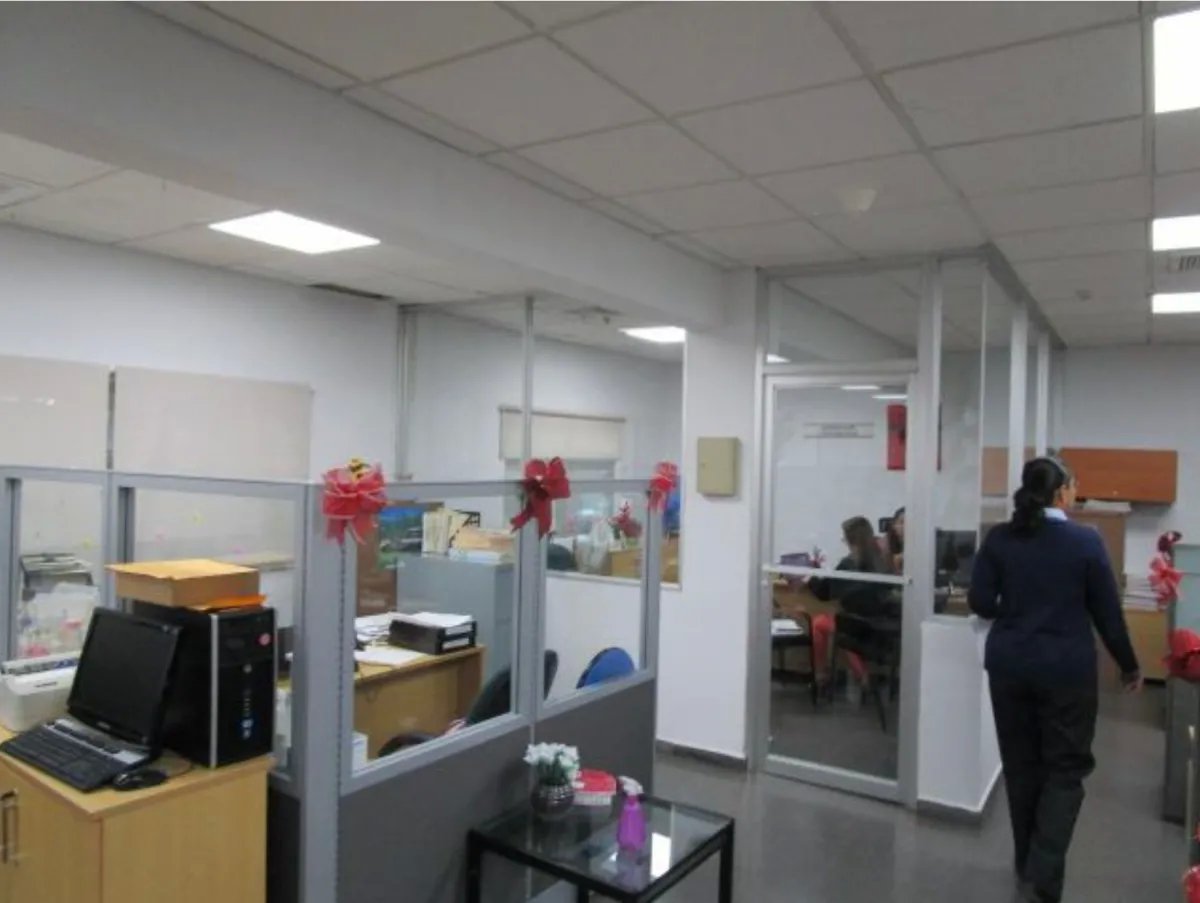 Se vende edificio de oficinas en Avenida Perú