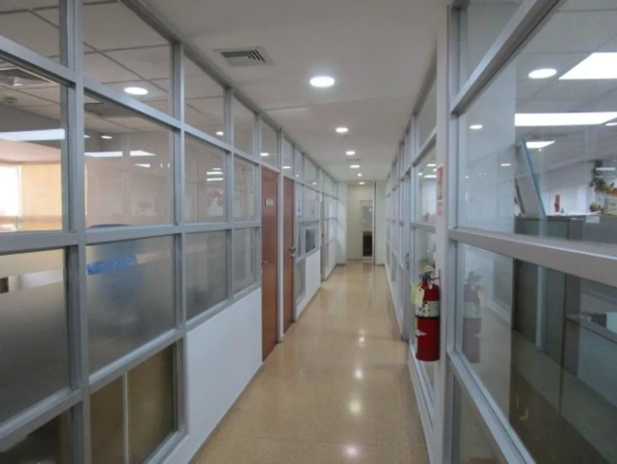 Se vende edificio de oficinas en Avenida Perú