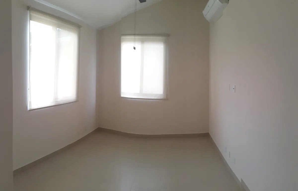 Townhouse For Sale in River Valley