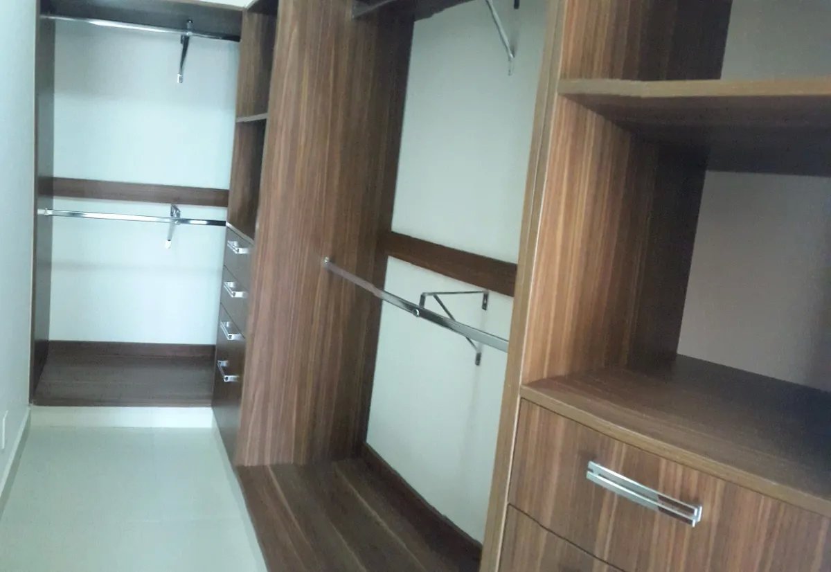 Townhouse For Sale in River Valley