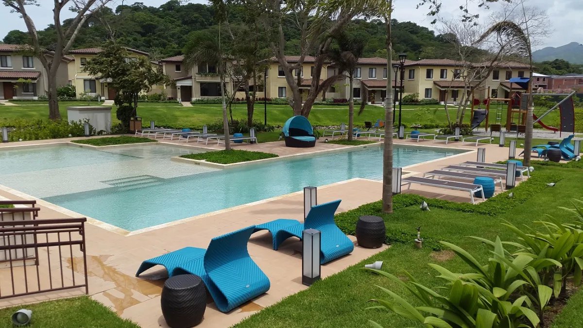 Townhouse For Sale in River Valley