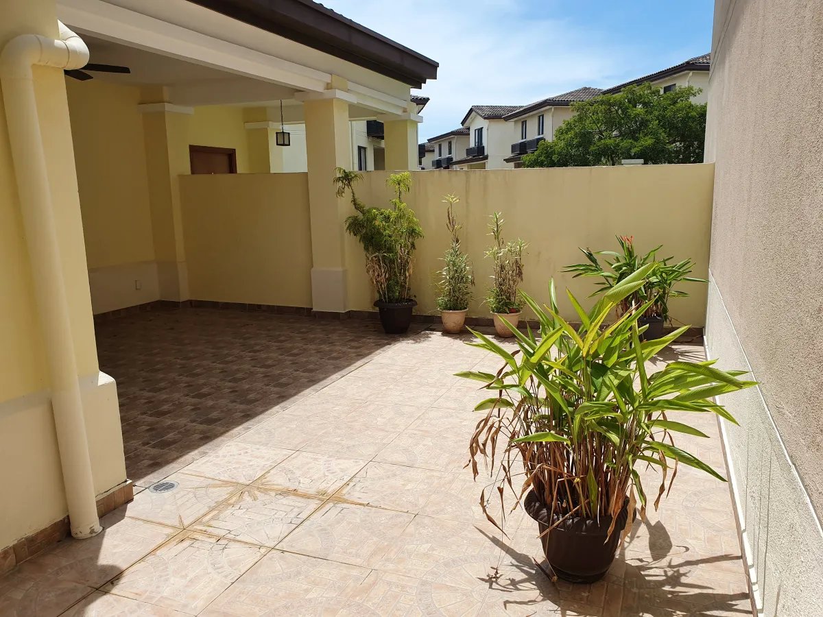 Townhouse For Sale in River Valley