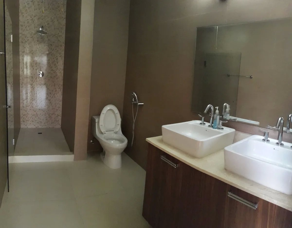 Townhouse For Sale in River Valley