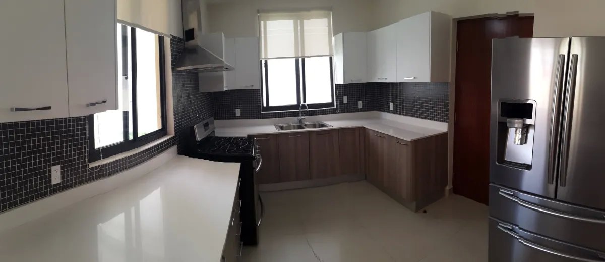 Townhouse For Sale in River Valley