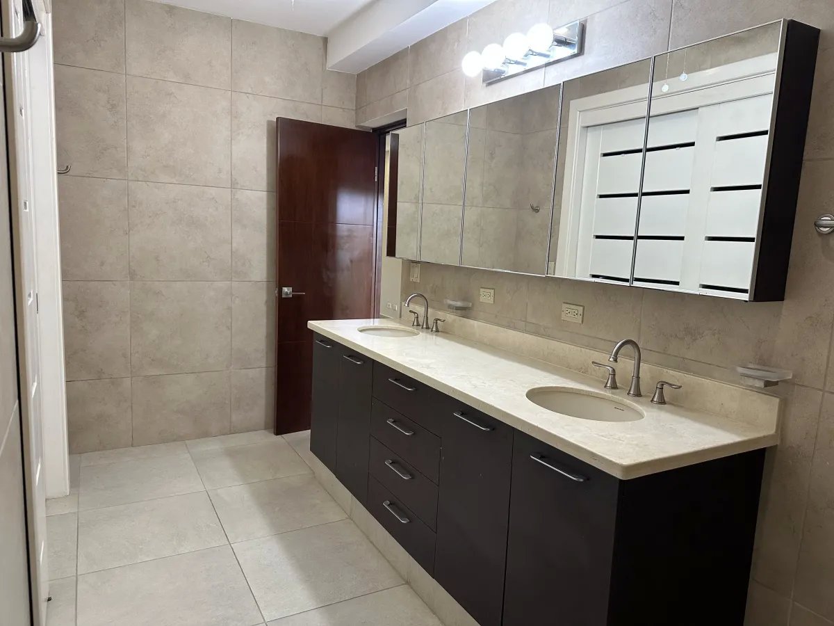 ALQUILER DE  APARTAMENTO EN CLAYTON