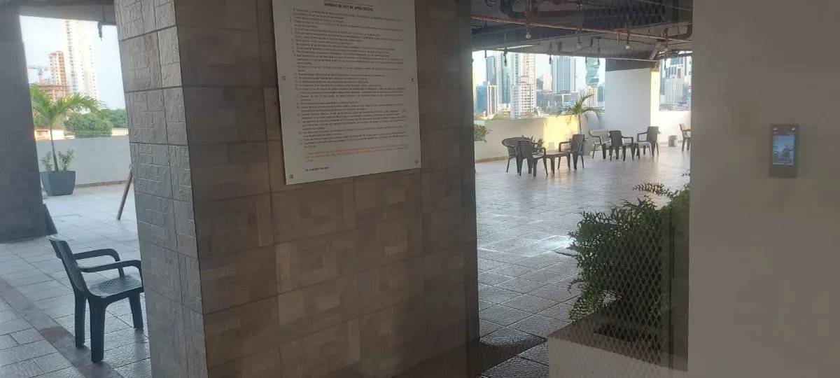 Apartment For Sale in Vía España