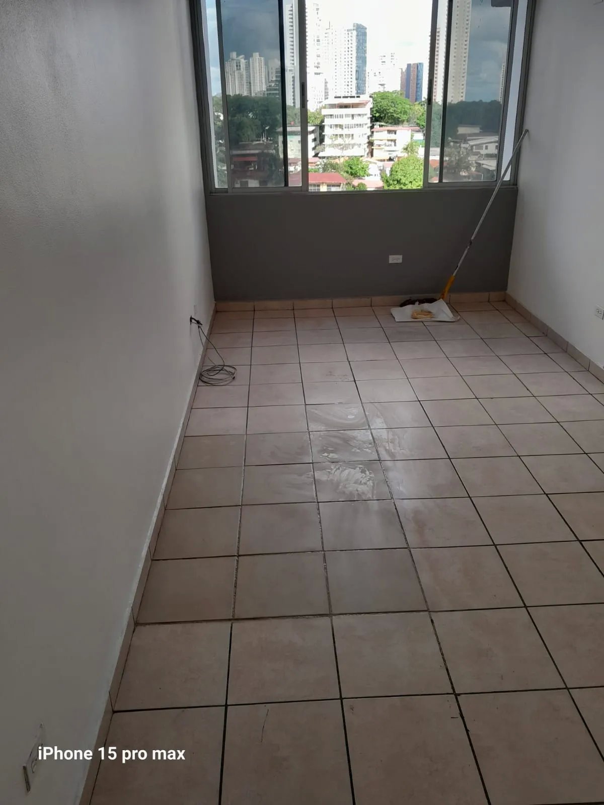 Apartment For Sale in Vía España