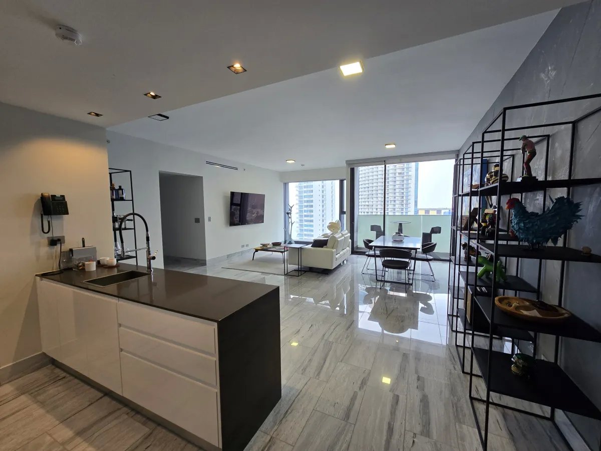 Apartment For Sale in Avenida Balboa
