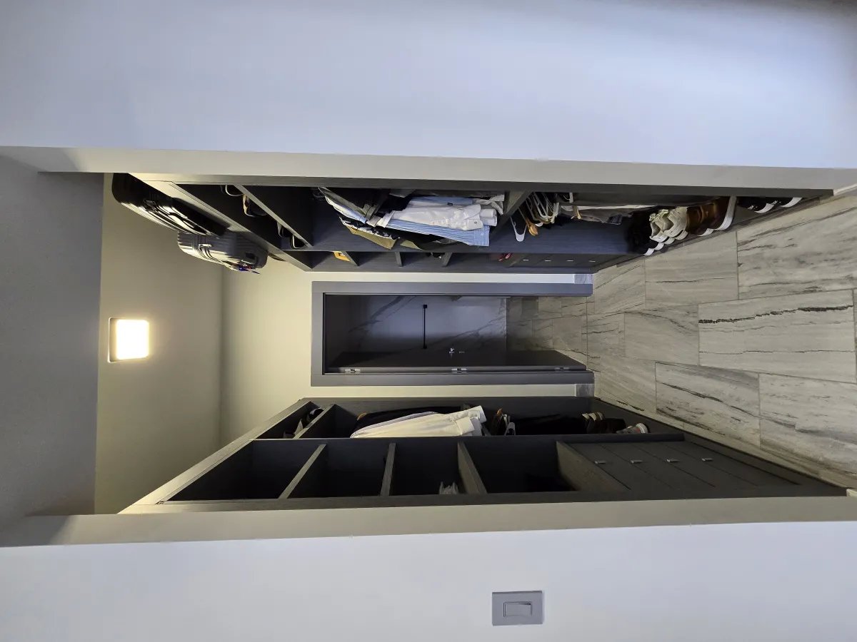 Apartment For Sale in Avenida Balboa