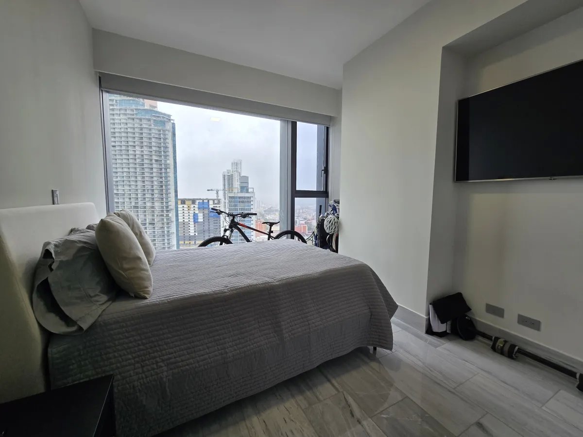 Apartment For Sale in Avenida Balboa