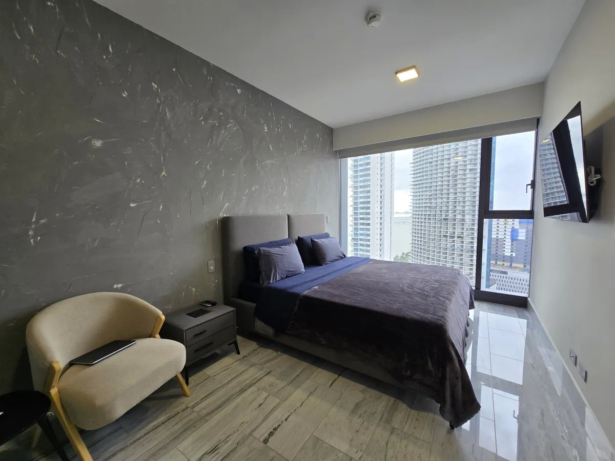 Apartment For Sale in Avenida Balboa