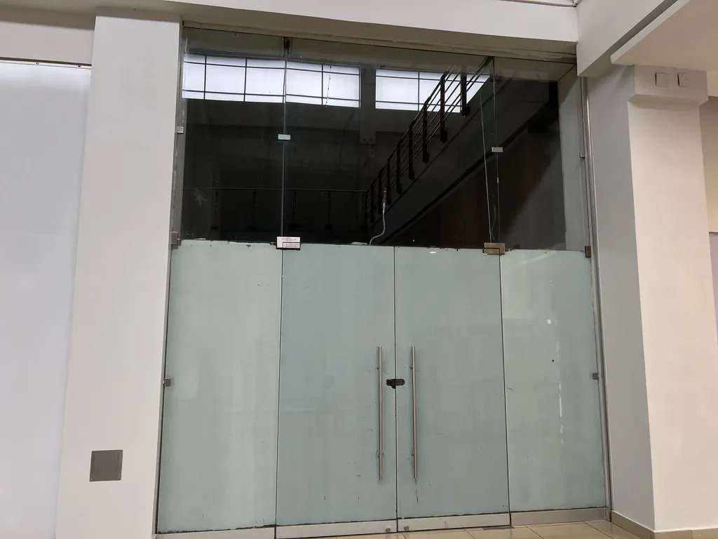 SE VENDE O ALQUILA LOCAL COMERCIAL EN WESTLAND MALL