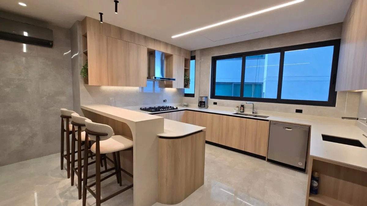 Apartment For Sale in San Francisco