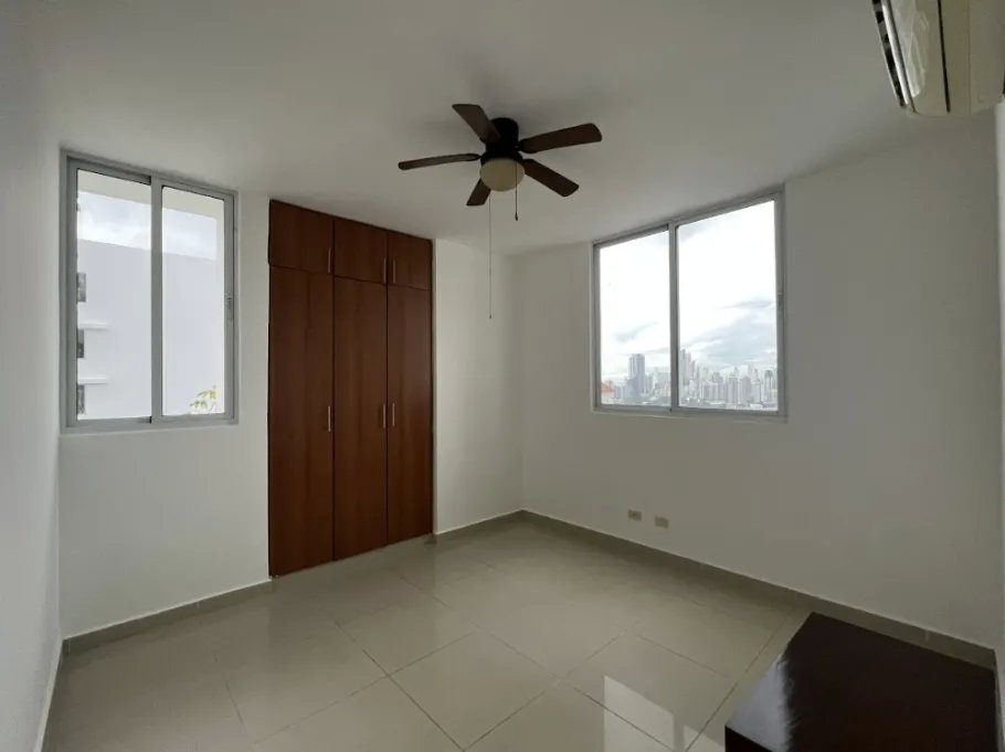 SE VENDE ESPACIOSO APARTAMENTO CON VISTA AL MAR EN SAN FRANCISCO