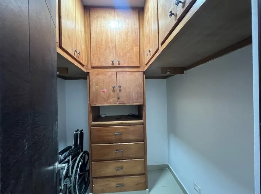 SE VENDE ESPACIOSO APARTAMENTO CON VISTA AL MAR EN SAN FRANCISCO