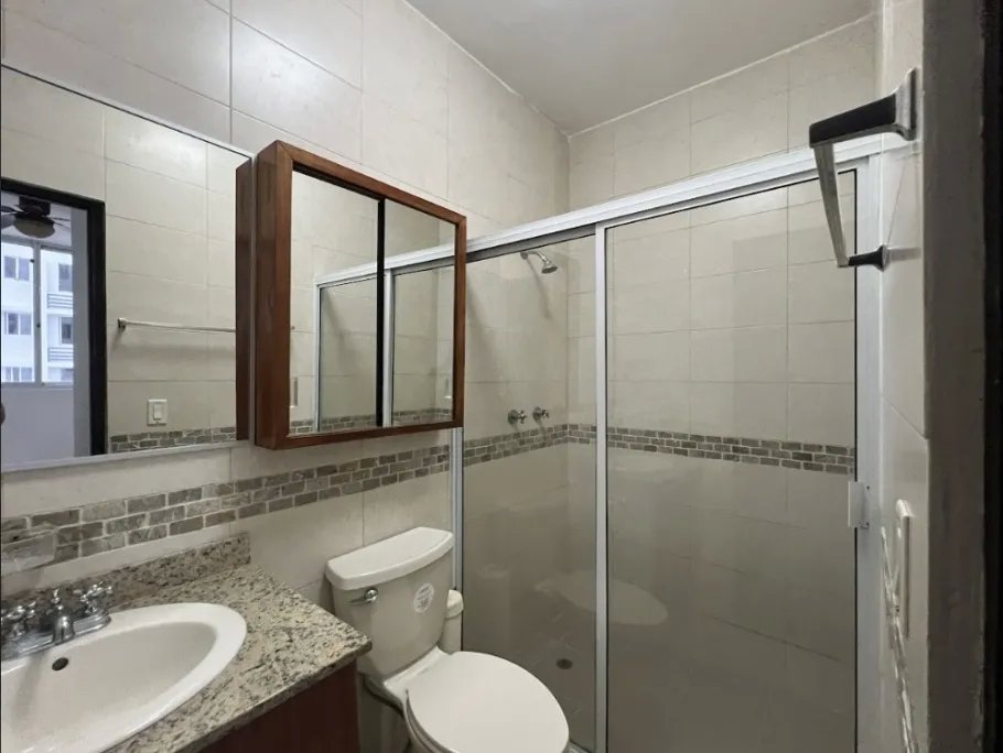 SE VENDE ESPACIOSO APARTAMENTO CON VISTA AL MAR EN SAN FRANCISCO