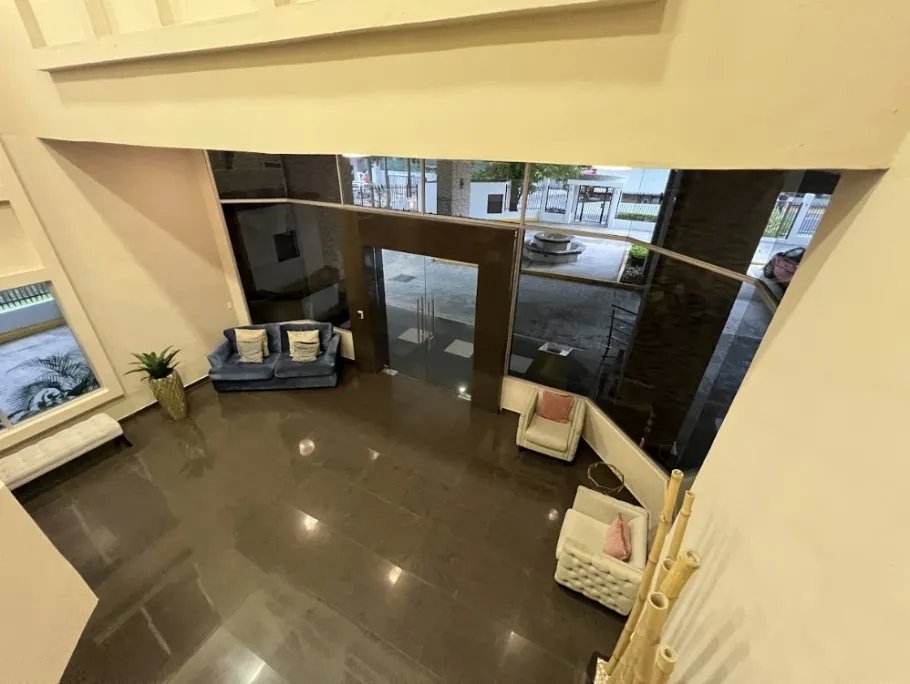 SE VENDE ESPACIOSO APARTAMENTO CON VISTA AL MAR EN SAN FRANCISCO