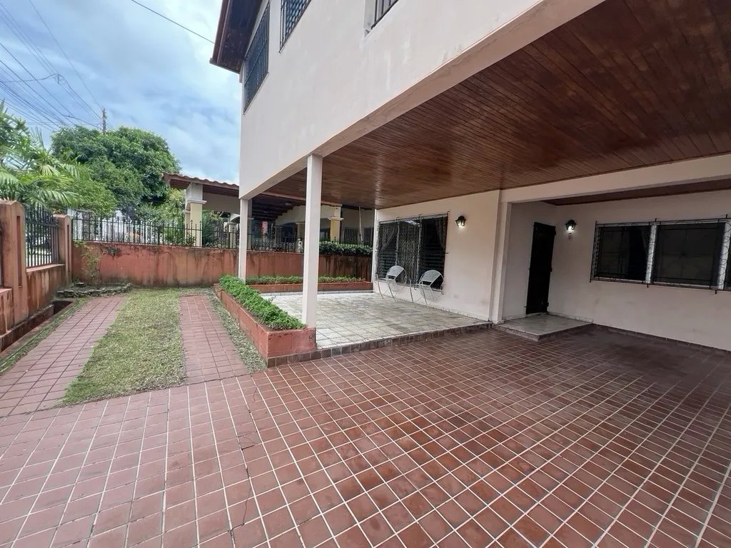 SE VENDEN DOS CASAS EN BETANIA
