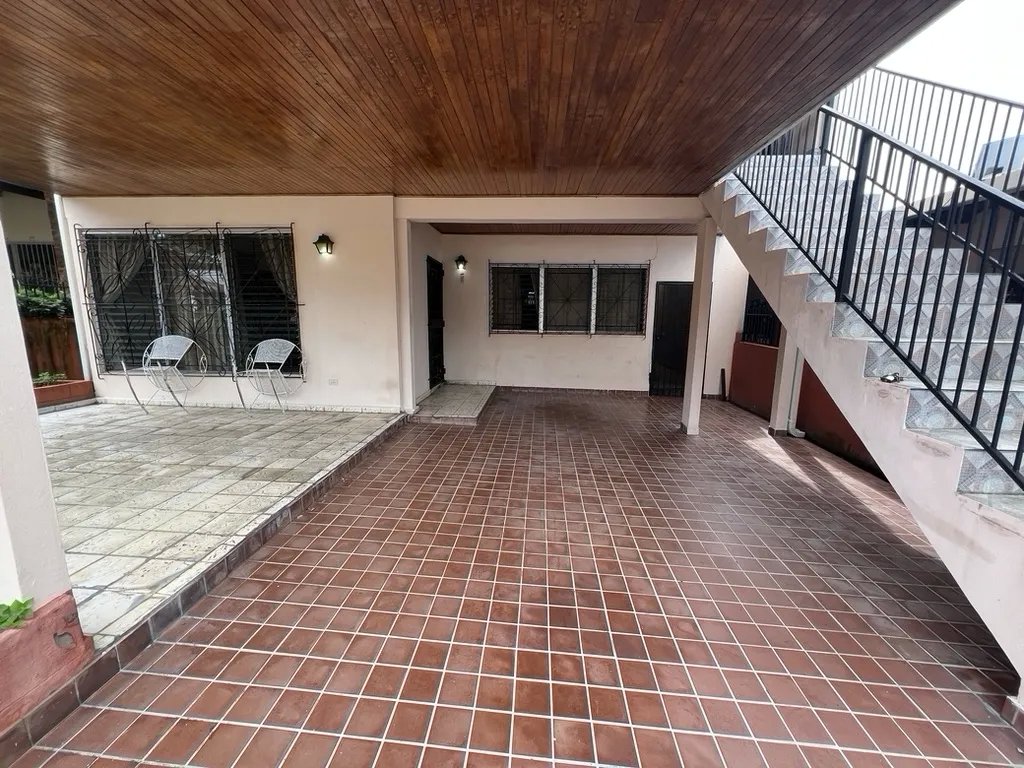 SE VENDEN DOS CASAS EN BETANIA