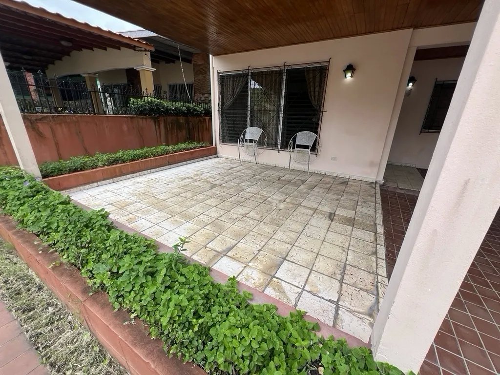 SE VENDEN DOS CASAS EN BETANIA