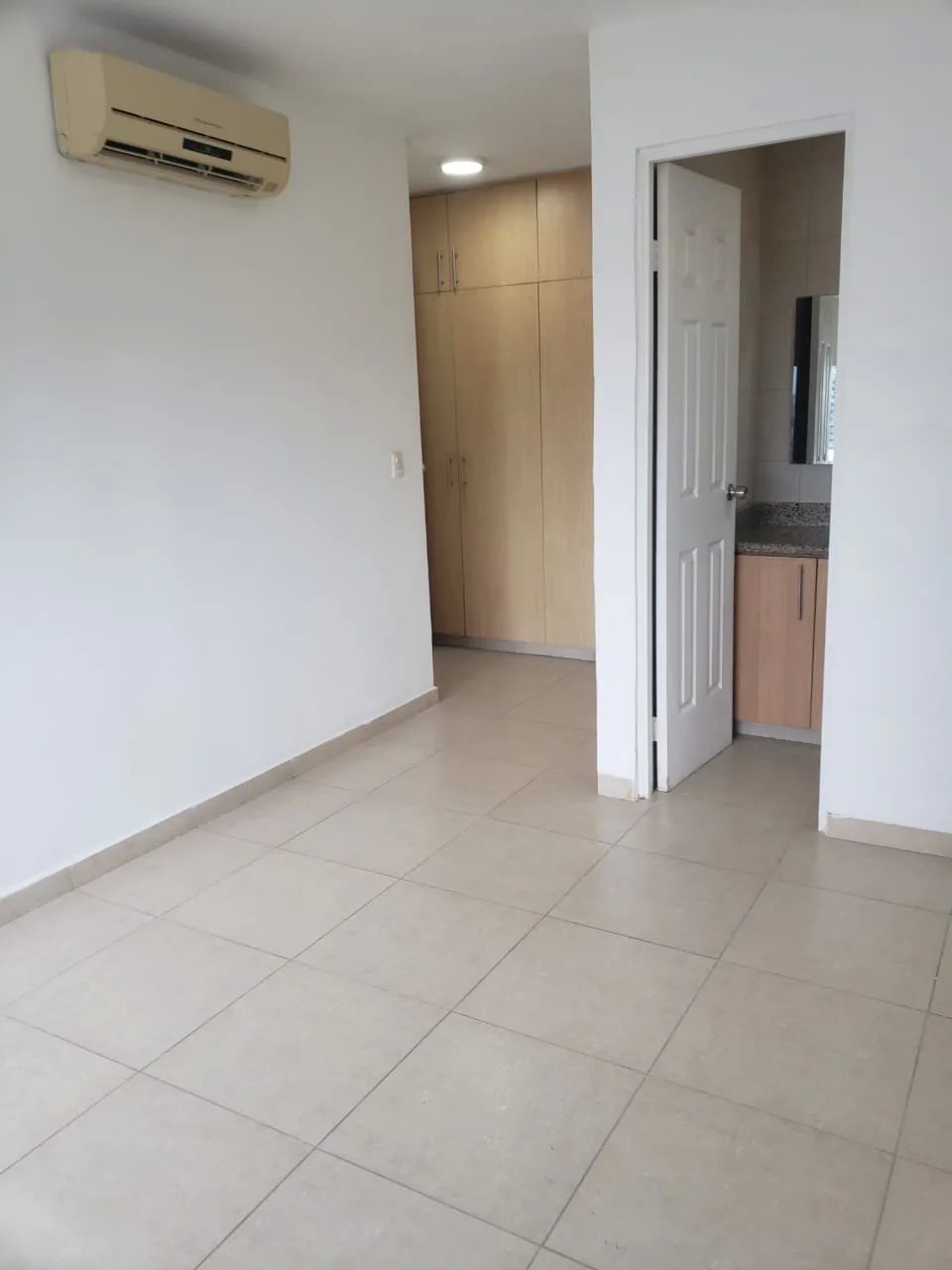 SE VENDE HERMOSO APARTAMENTO EN P.H. SOL DEL ESTE