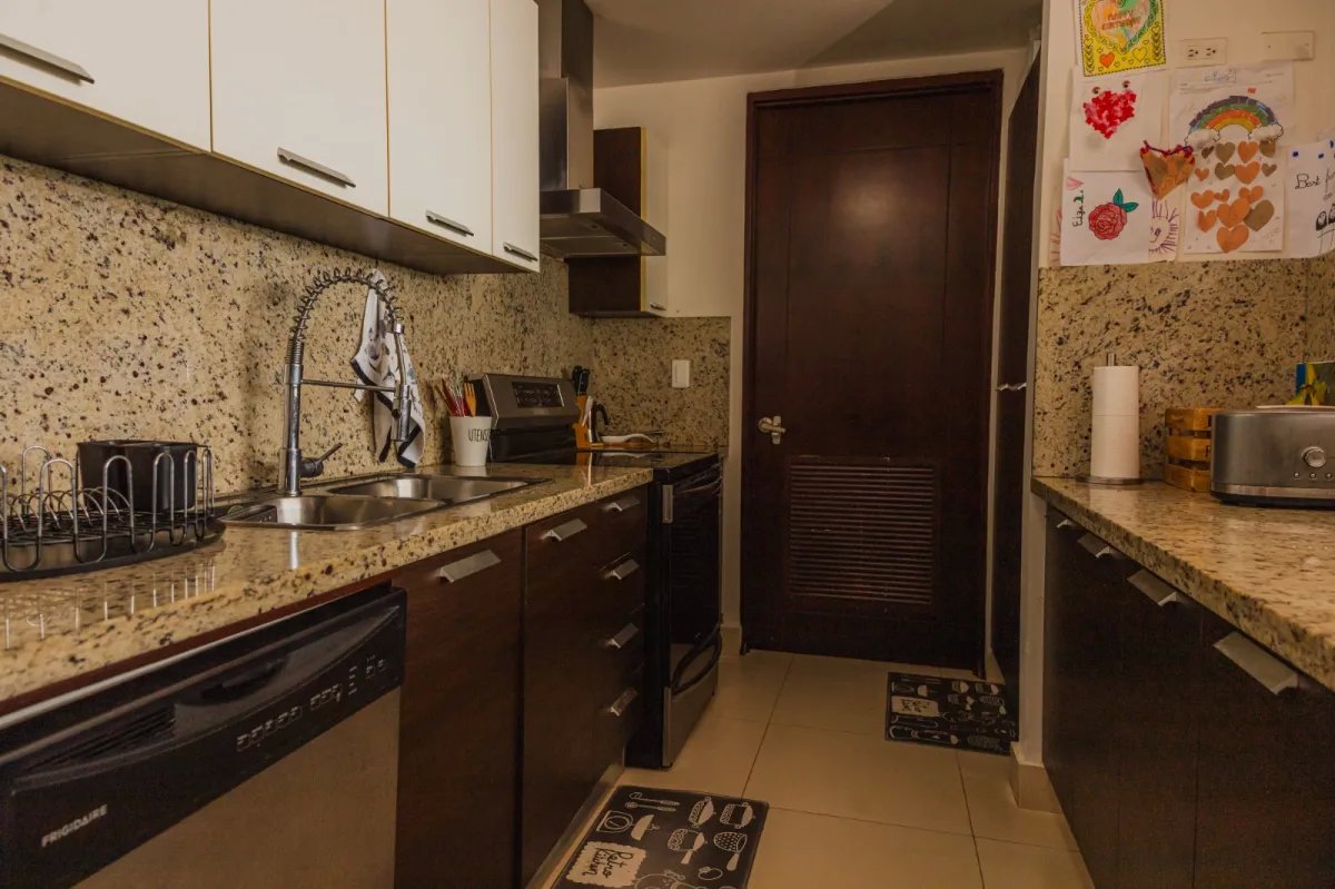 Venta de Apartamento FULL AMUEBLADO en Piso Alto, PH. OCEANAIRE