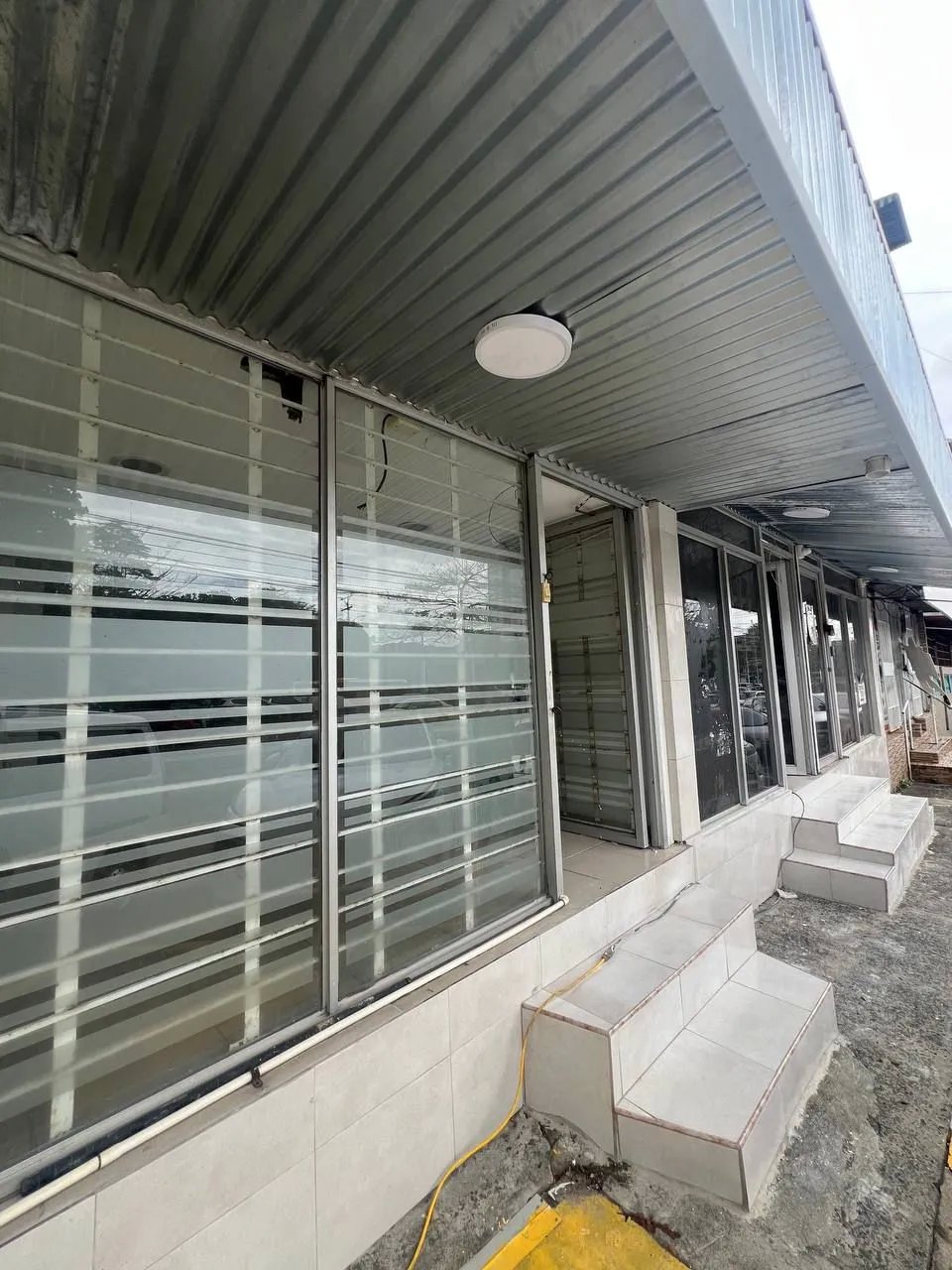 Se Alquila Local Comercial en Vía Tumba Muerto