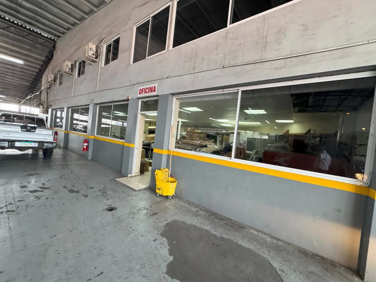Se Vende Galera Comercial en Avenida Balboa