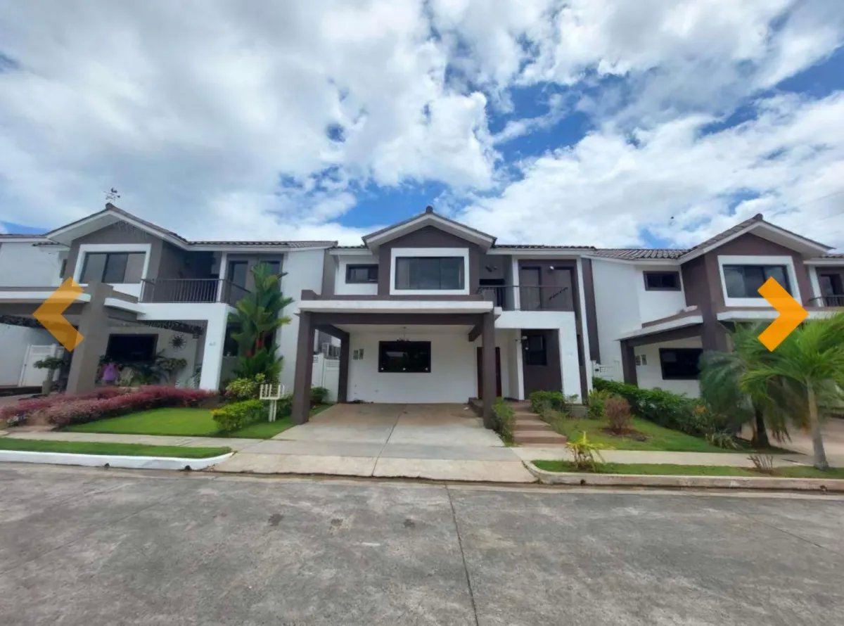 Venta de casa en P.H. Olympus, Brisas del Golf
