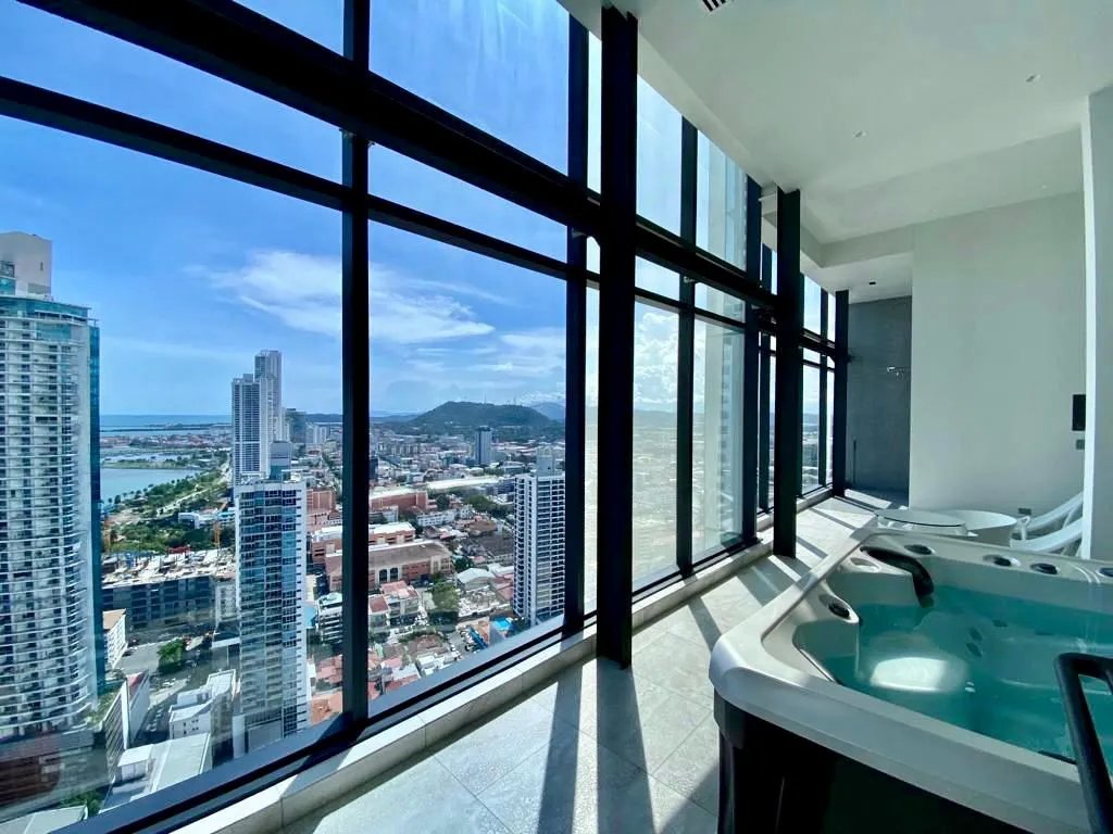 Apartment For Rent in Avenida Balboa