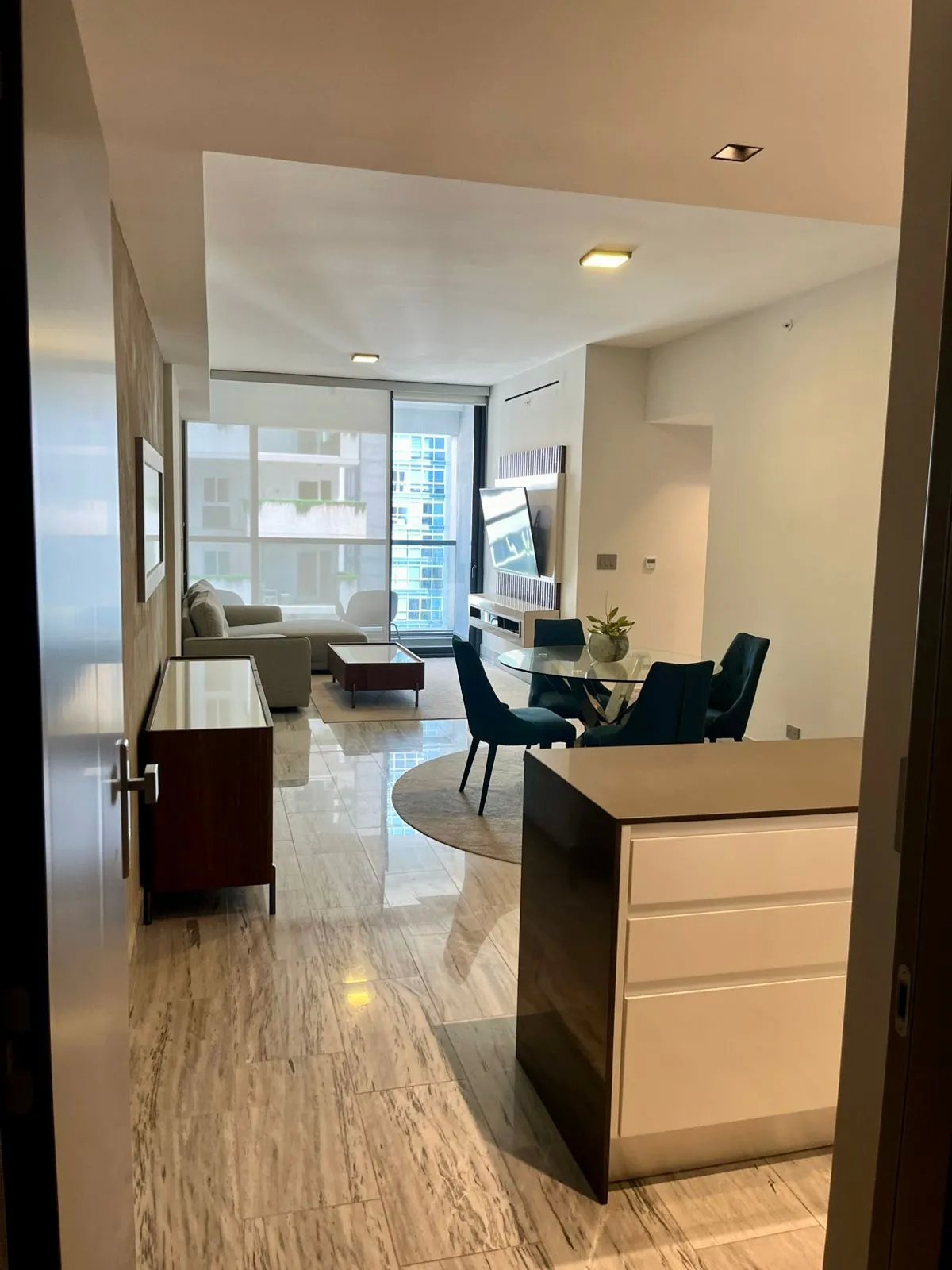 Apartment For Rent in Avenida Balboa