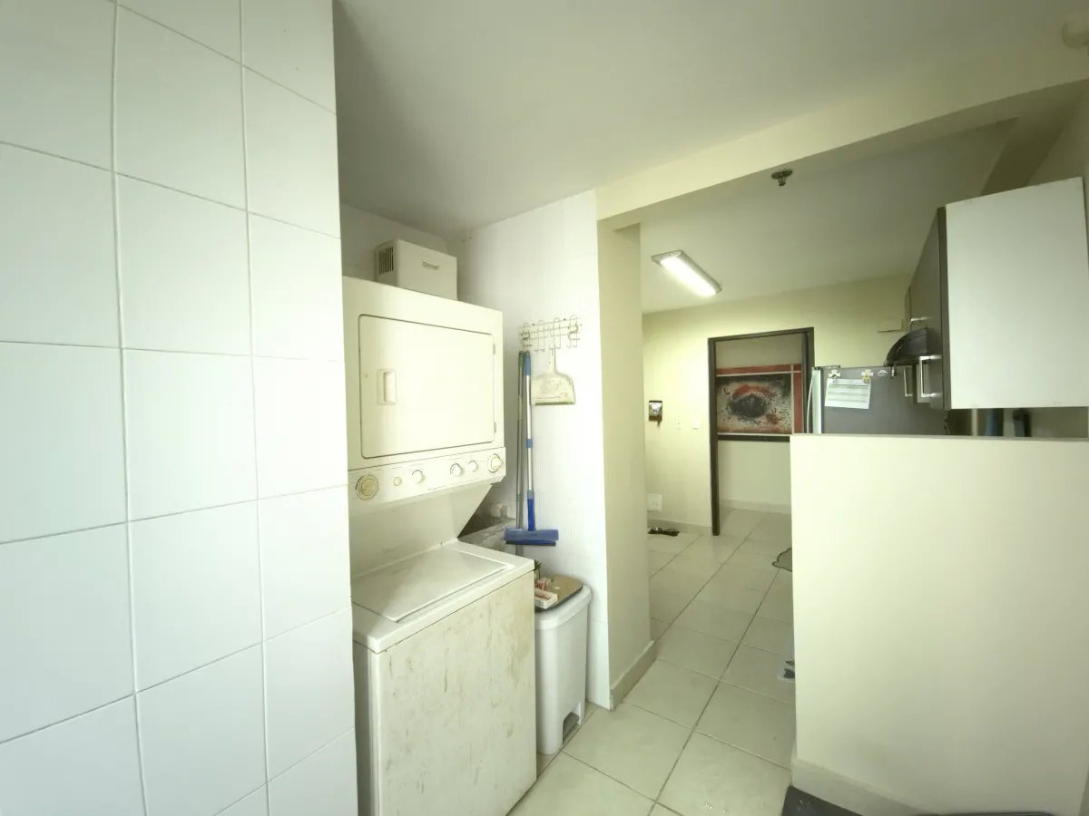 Apartment For Sale in Avenida Ancón