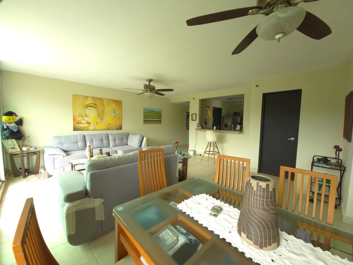 Apartment For Sale in Avenida Ancón