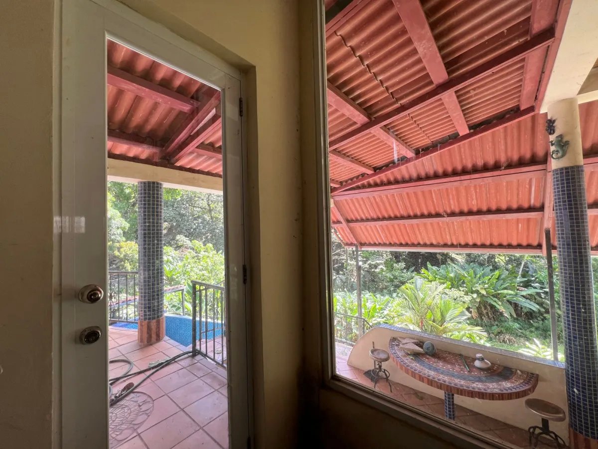 Venta  Propiedad con 2 Casas + Vista al Lago en Las Cumbres