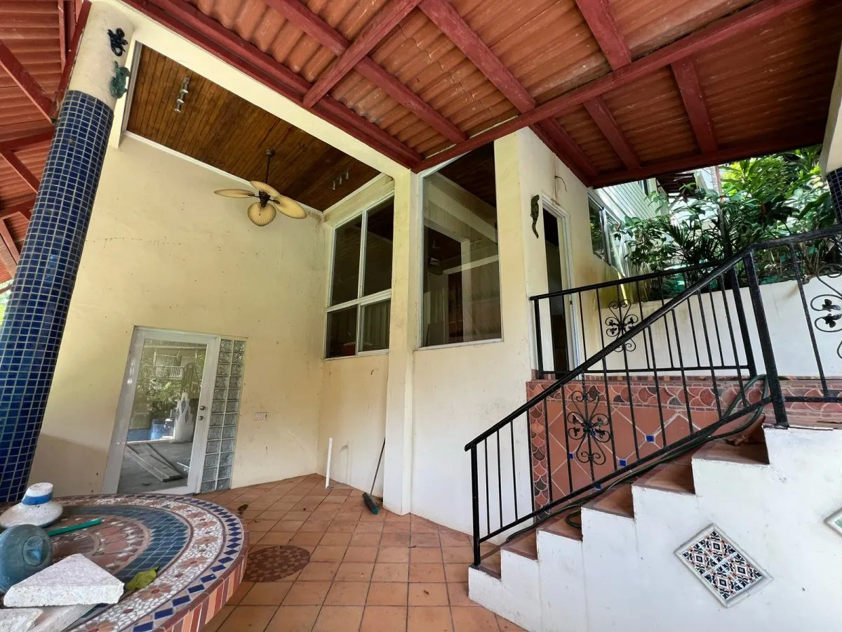 Venta  Propiedad con 2 Casas + Vista al Lago en Las Cumbres
