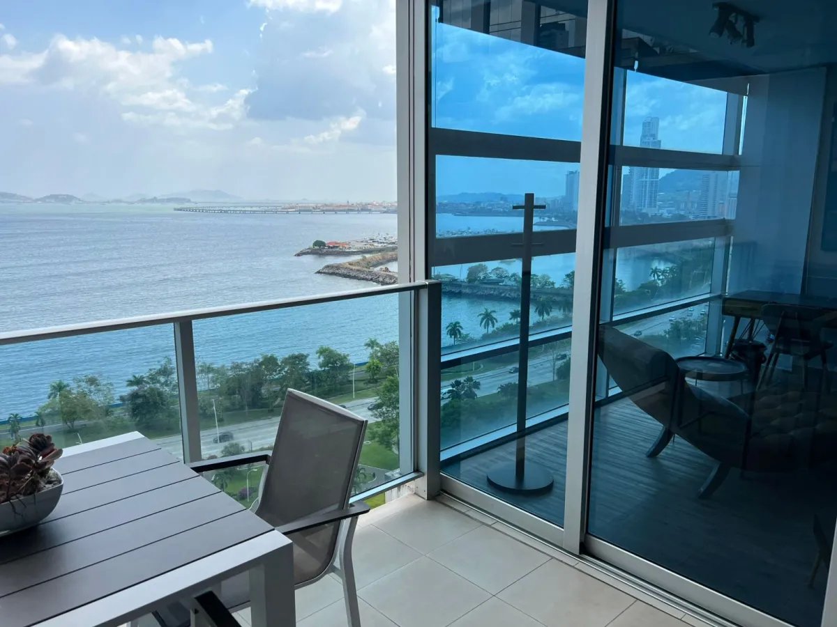 Se Vende Hermoso Apartamento totalmente Amueblado con Vista al Mar  Avenida Balboa |