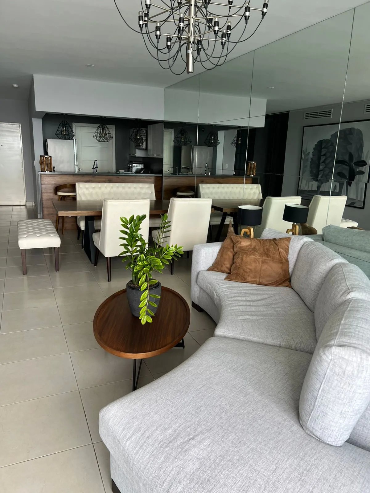 Se Vende Hermoso Apartamento totalmente Amueblado con Vista al Mar  Avenida Balboa |