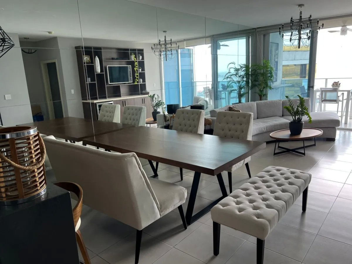 Se Vende Hermoso Apartamento totalmente Amueblado con Vista al Mar  Avenida Balboa |