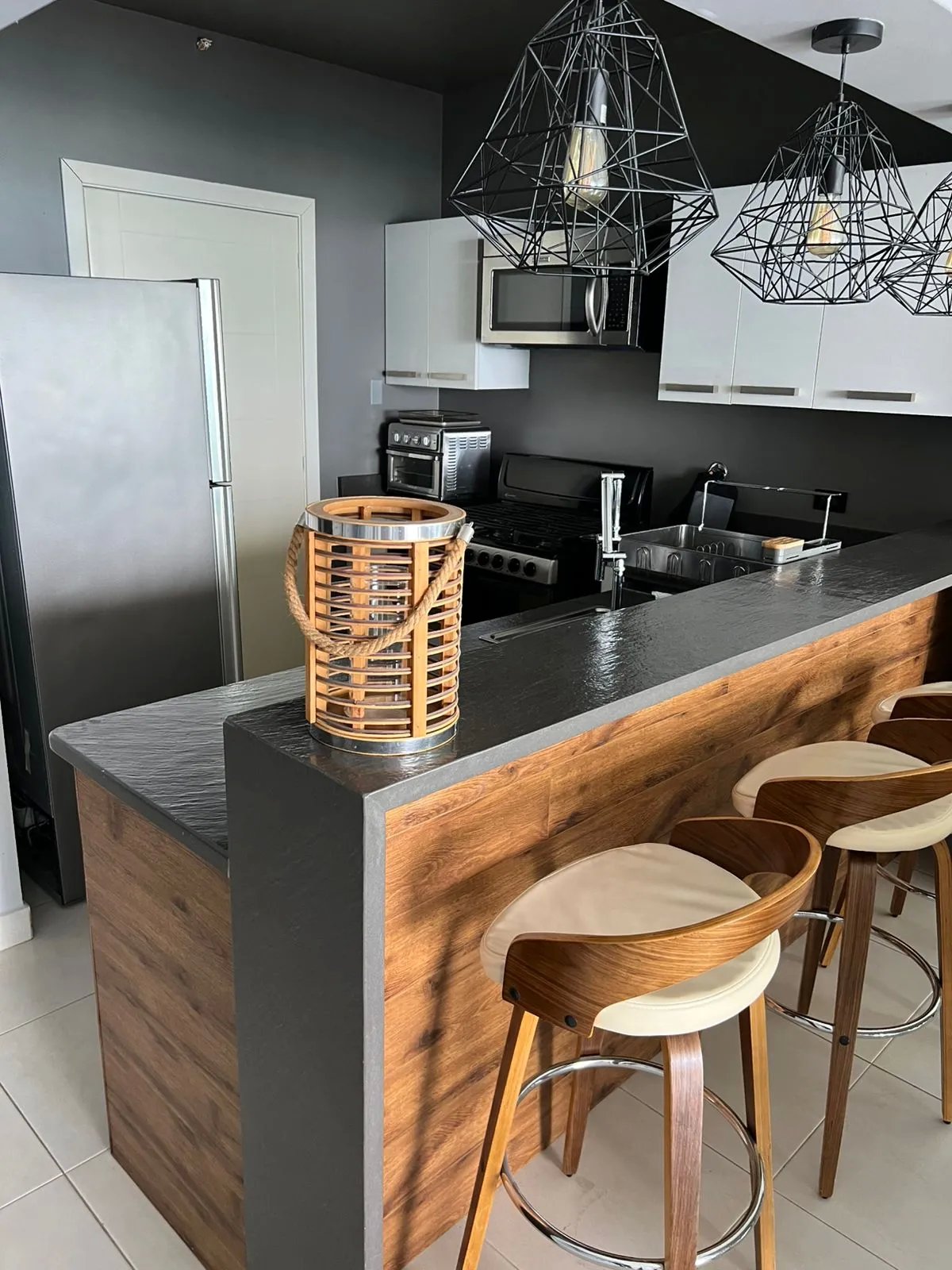 Se Vende Hermoso Apartamento totalmente Amueblado con Vista al Mar  Avenida Balboa |