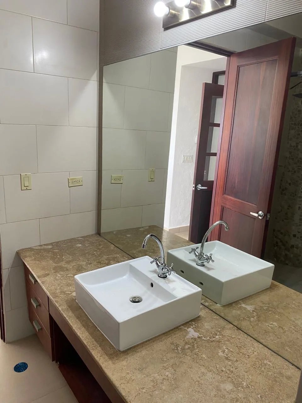 SE ALQUILA APARTAMENTO EN PUNTA BARCO