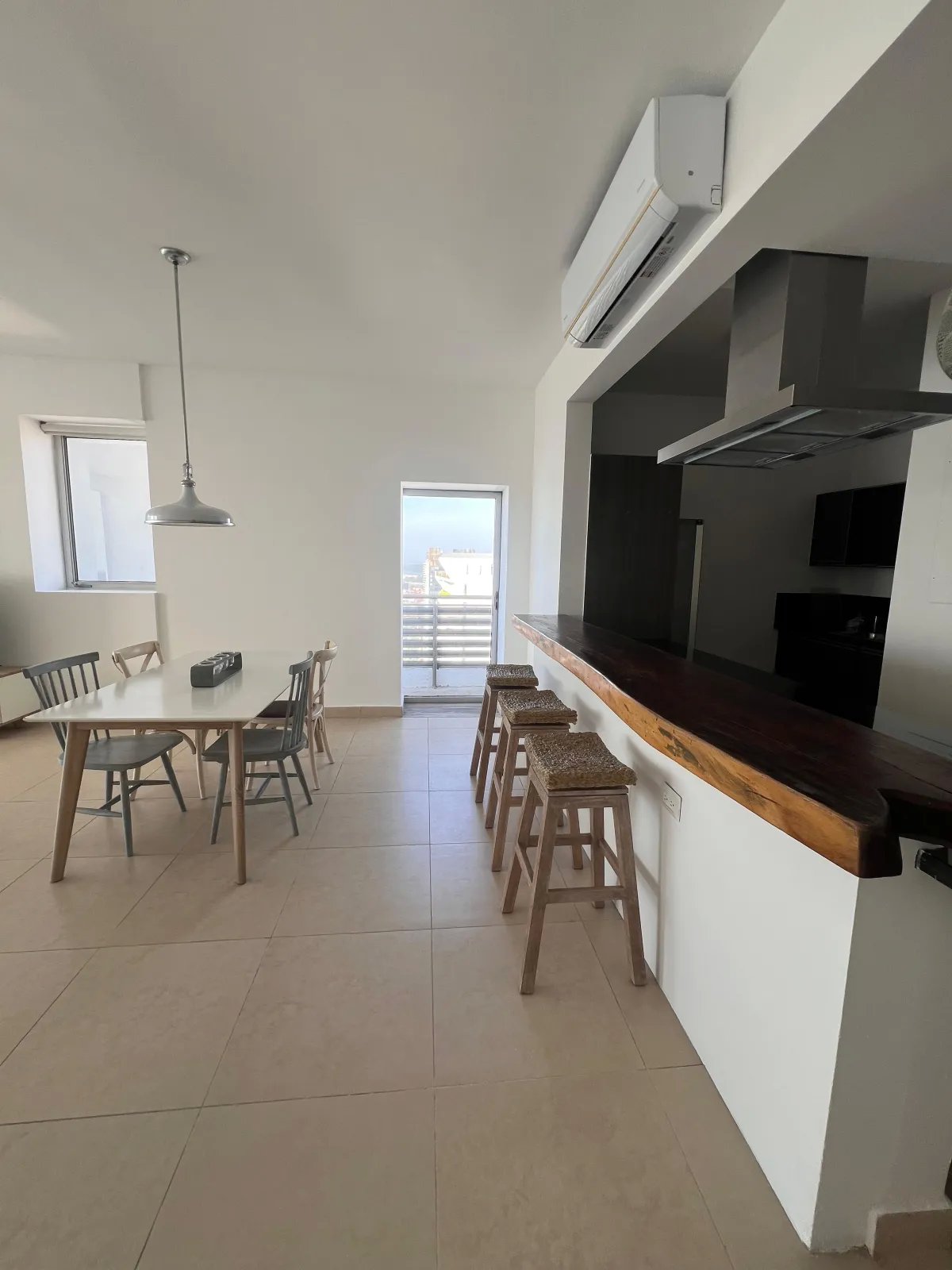 Apartment For Rent in Avenida Balboa