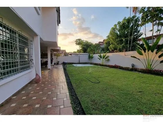 Se vende casa en La Alameda